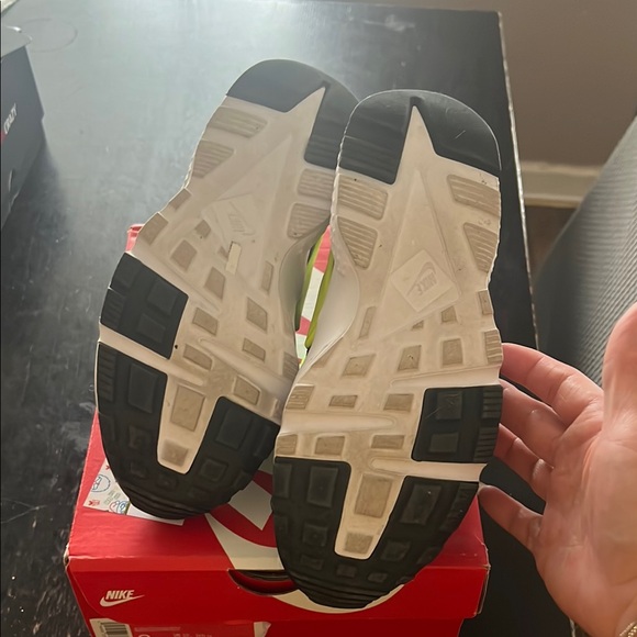 Nike Black and Green Presto - Picture 5 of 5